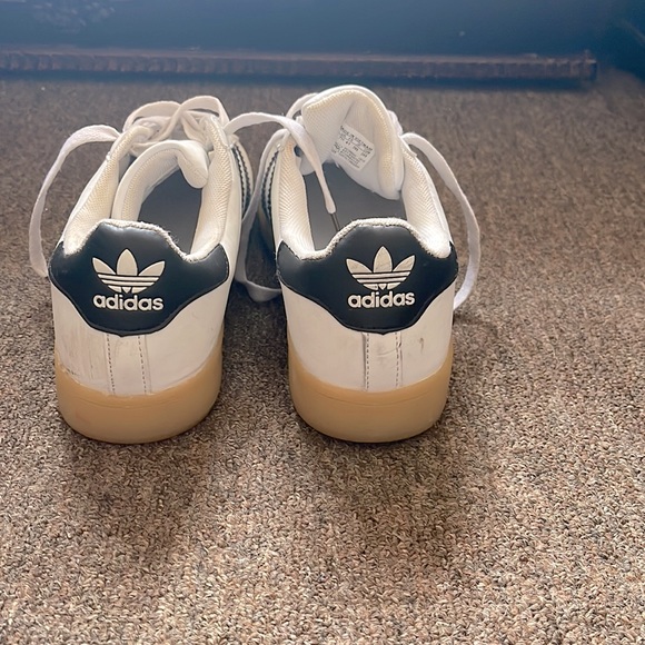 A beautiful adidas size 8 with light good condition - Picture 2 of 7